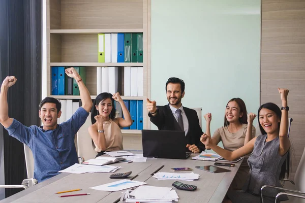 Incontro di lavoro degli uomini d'affari . — Foto Stock