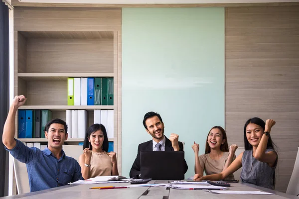 Incontro di lavoro degli uomini d'affari . — Foto Stock