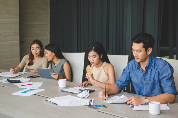 Incontro di lavoro degli uomini d'affari . — Foto Stock