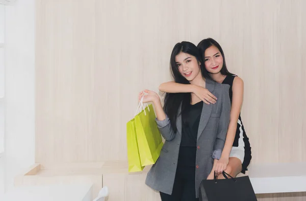 Portrait of Asian girls shopping fun to go shopping.Show bags an — Stock Photo, Image