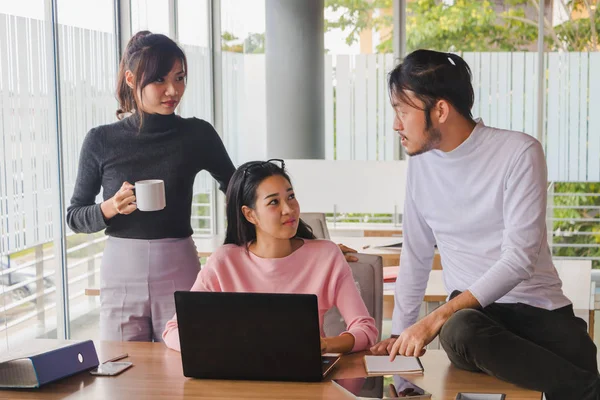 Concetto di ufficio informale — Foto Stock