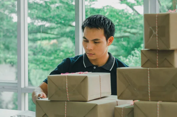 Postacı alıcıya göndermek için posta kutusunu hazırla.