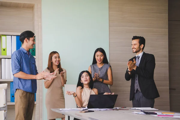 Incontro di lavoro degli uomini d'affari . — Foto Stock