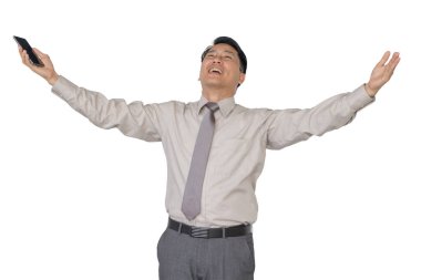 İş adamları akıllı telefonların üzerinde mutlu mesut duruyorlar..