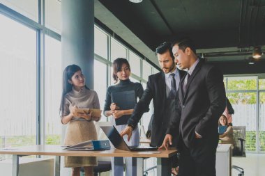 Executives and secretaries are discussing about the job informat