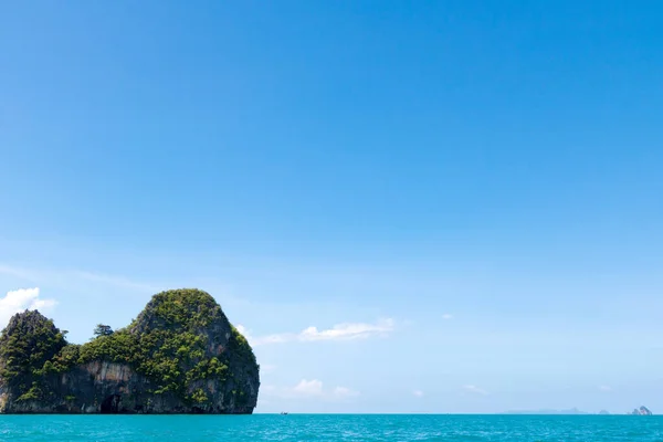 Beach sand sea and island,sky — 图库照片