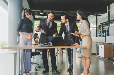 Executives and secretaries are discussing about the job informat