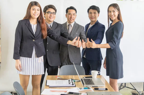 Asiatico business people are join hands a work in a coffee shop — Foto Stock