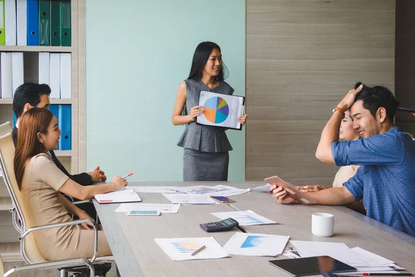 Reunião de negócios de empresários . — Fotografia de Stock