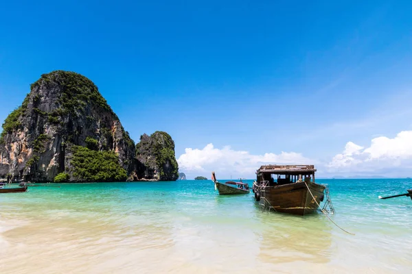 Beach sand sea and island,sky — Stockfoto