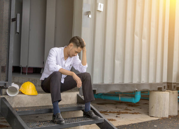 Молодой азиатский инженер
.