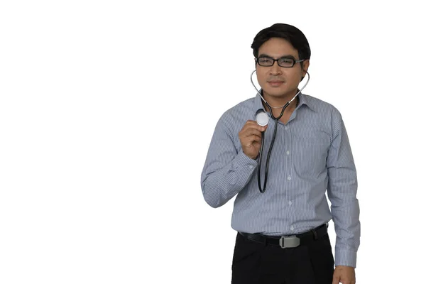 Aziatische arts man is met behulp van een stethoscoop. — Stockfoto