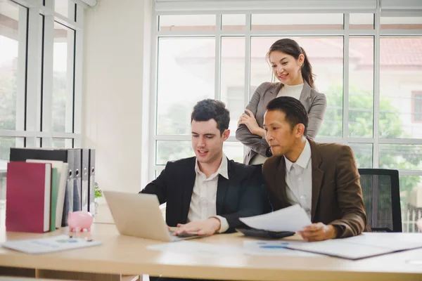 Businessmen Looking Business Plan Business Results Notebook Office — Stock Photo, Image