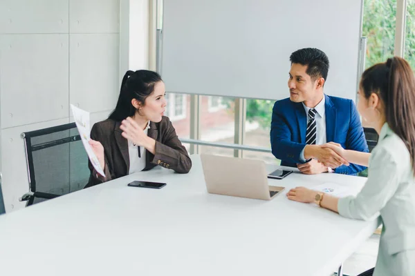 Managers Secretaries Meeting Discussing Business Results Notebooks Paper Charging Statistics — Stock Photo, Image