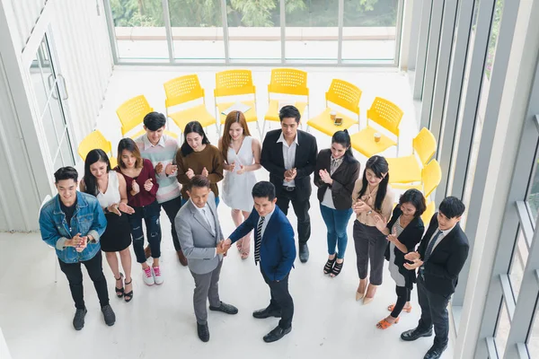Palestrantes Asiáticos Participantes Seminários Treinadores Deram Mãos Quando Seminários Workshops — Fotografia de Stock