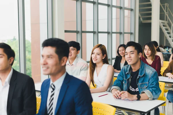 Asian Male Speaker Speaking Seminars Workshops People Meeting — Stock Photo, Image