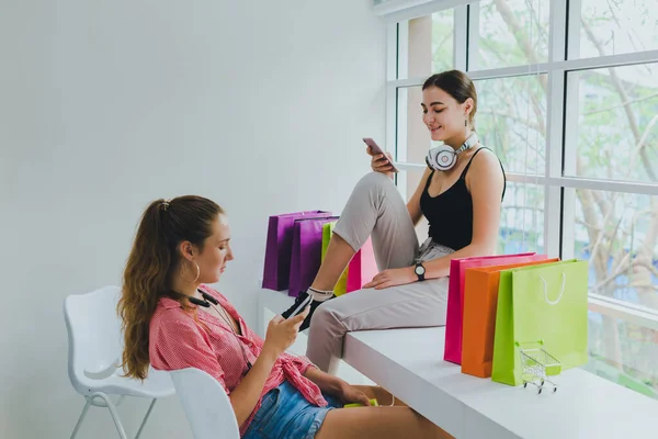 Shoppers Ordering Products Online Smartphones Because Cannot Out Buy Mall — Stock Photo, Image