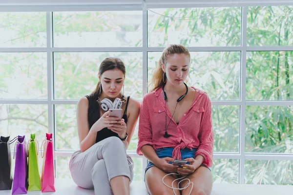 Die Käufer Bestellen Die Produkte Online Über Ihre Smartphones Weil — Stockfoto