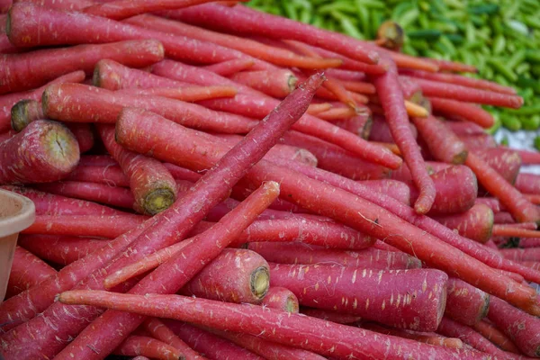 Органическая Морковь Большая Куча Свежей Моркови Фермы Морковь Овощном Рынке — стоковое фото