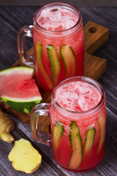 Cocktail de melancia com gengibre e pepino — Fotografia de Stock