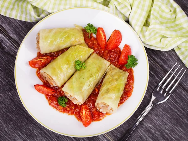 Cabbage rolls with meat, rice and vegetables in tomato sauce. Stuffed cabbage leaves with meat — Stock Photo, Image