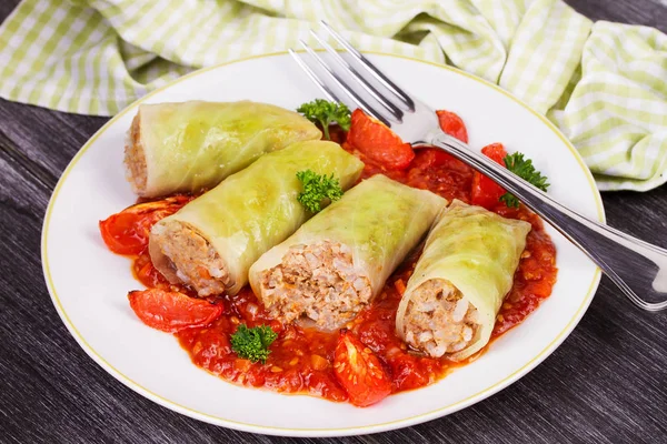 Cabbage rolls with meat, rice and vegetables in tomato sauce. Stuffed cabbage leaves with meat — Stock Photo, Image