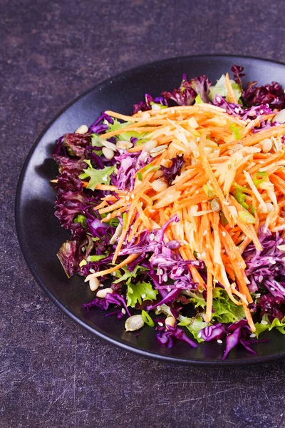 Red and white cabbage, carrot, lettuce, spring onion, nuts and seeds salad. Winter salad — Stock Photo, Image