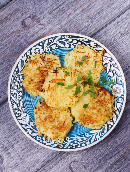 Potato Pancakes. Vegetable fritters. Latkes in frying pan — Stock Photo, Image