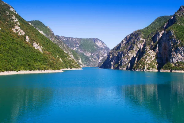 Güzel manzara nehir ve dağ manzaralı