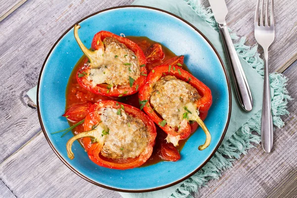 Et ve sebze ile biber dolması