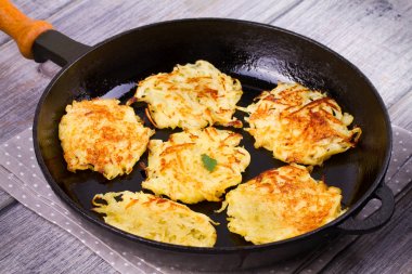 Patates gözlemesi. Sebze börek.
