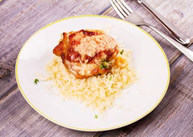 Parmesan peynirli tavuk uyluk ve ve kekik