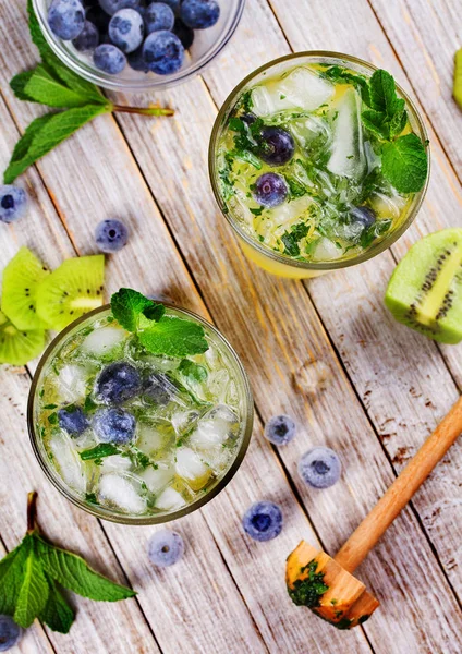 Чорниця і ківі Mojito — стокове фото