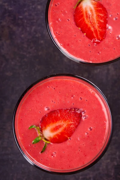 Çilekli milkshake. Berry güler yüzlü