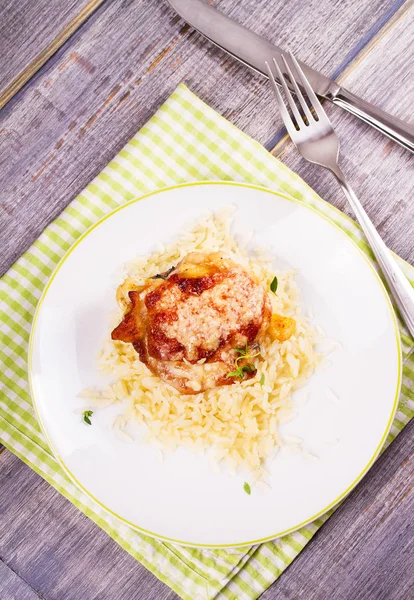 Kycklinglår med parmesanost och och timjan — Stockfoto