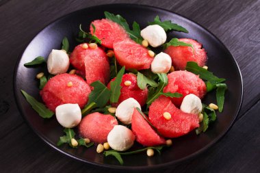 Karpuz, mozzarella ve Roka Salatası