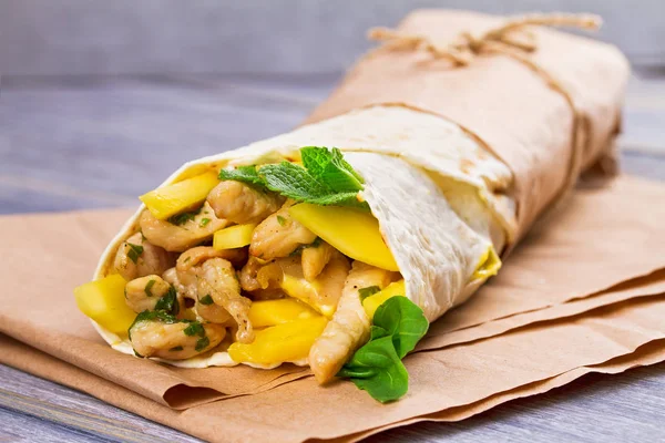 Chicken, mango, cheese, basil and mint burritos.  Wraps with chicken — Stock Photo, Image