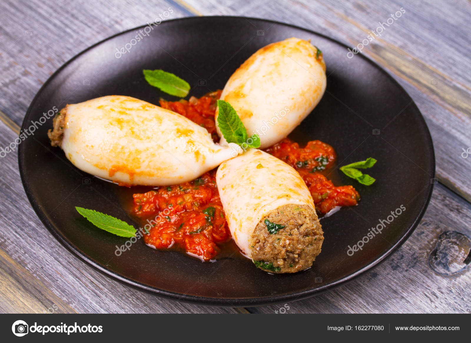 Фаршированные кальмары с мясом