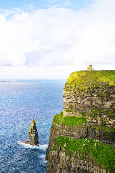 Falésias de Moher, costa oeste da Irlanda, Condado de Clare no oceano atlântico selvagem — Fotografia de Stock