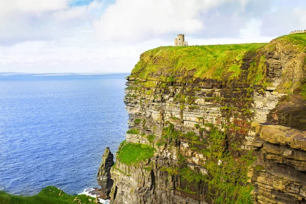 Cliffs of Moher, irländska kusten, County Clare på vilda Atlanten — Stockfoto