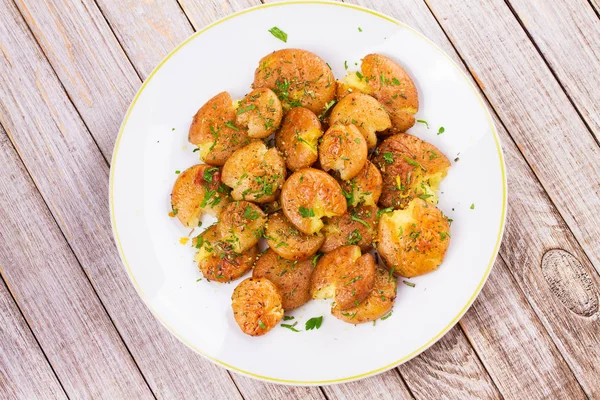 Smashed Potatoes with parsley, dried rosemary, lemon zest and yogurt sauce — Stock Photo, Image