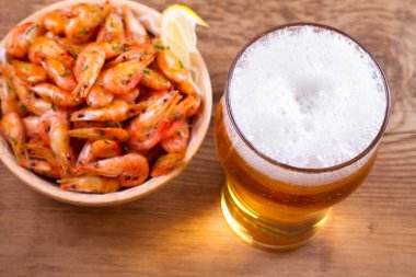 Etli lahana rulo; pirinç ve sebze. Etli lahana dolması bırakır. Dolma; sarma; sarmale; golubtsy veya golabki