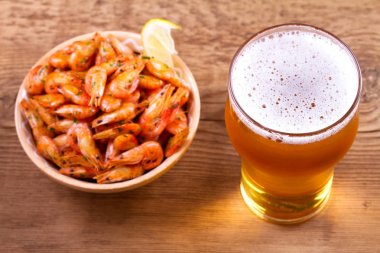 Etli lahana rulo; pirinç ve sebze. Etli lahana dolması bırakır. Dolma; sarma; sarmale; golubtsy veya golabki