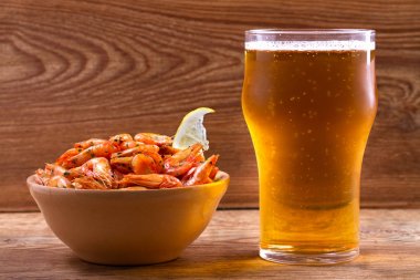 Etli lahana rulo; pirinç ve sebze. Etli lahana dolması bırakır. Dolma; sarma; sarmale; golubtsy veya golabki
