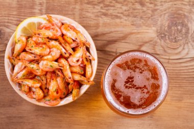 Etli lahana rulo; pirinç ve sebze. Etli lahana dolması bırakır. Dolma; sarma; sarmale; golubtsy veya golabki