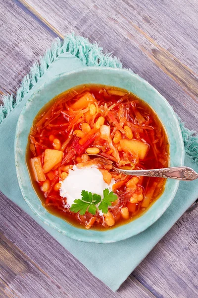 Borsht, bortsch, borshch, pancar çorbası. Sebze, fasulye ve pancar çorbası