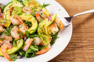 Karides salata avokado ve roka