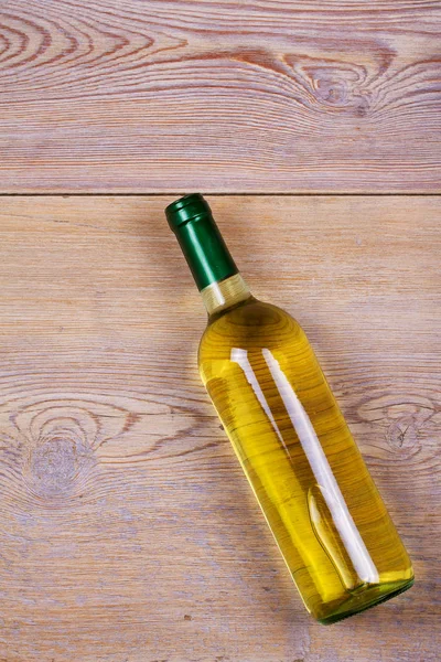 Bottle of white wine with grape. Wine still life. Food and drinks concept — Stock Photo, Image