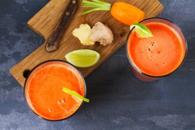 Havuç güler yüzlü, kireç ile süslenmiş