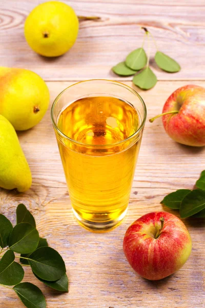 Sidra con manzanas y peras — Foto de Stock